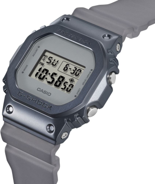 Casio GM-5600MF-2DR Saat